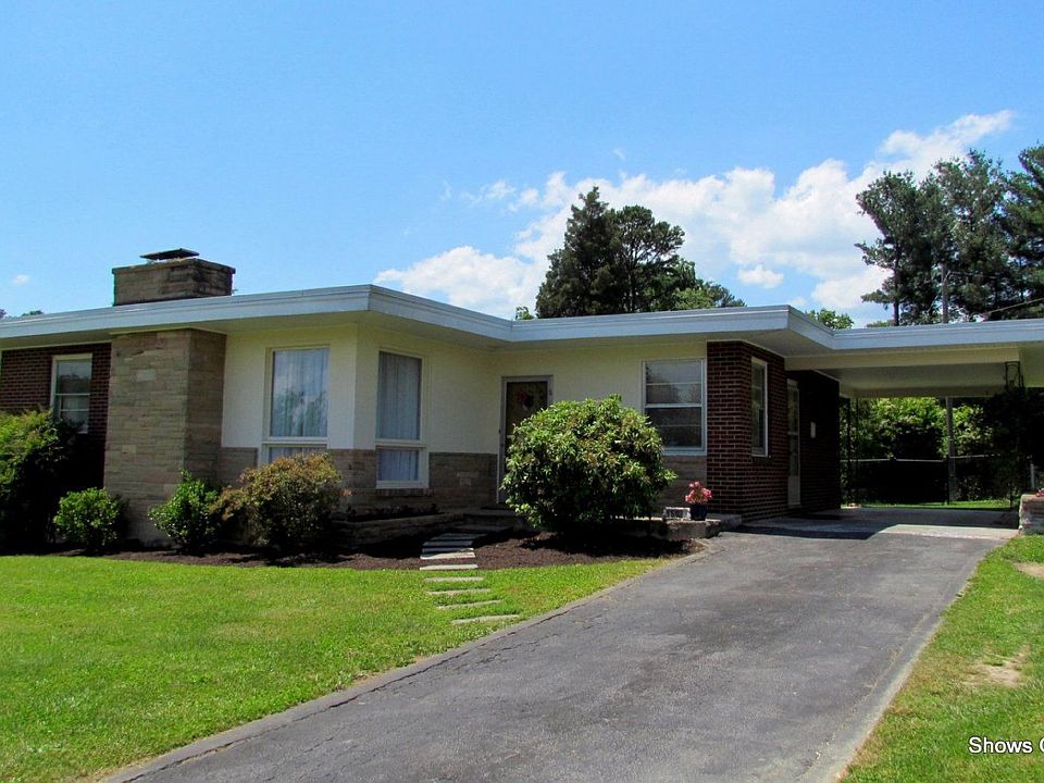 For Sale: 1502 Wilson RD NW, Roanoke, Virginia 24017