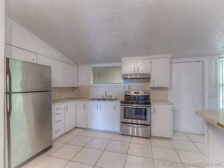 2234 N Main St — Photo 3