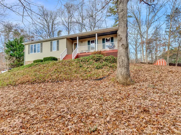 111 Trapper Ln, Vinton, VA 24179