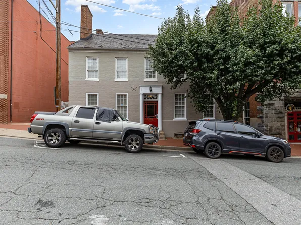 209 Hanover St APT 1, Fredericksburg, VA 22401