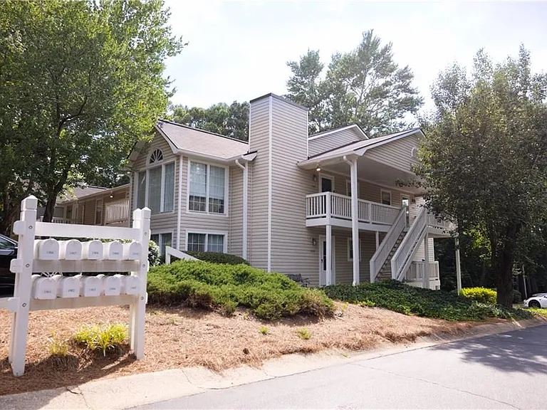 1907 Countryside Pl SE — Photo 1