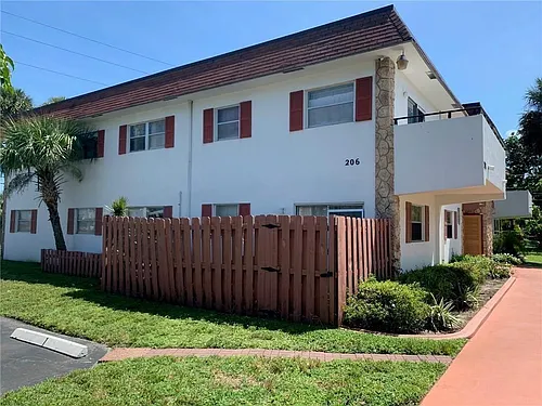 206 SW 1st St #J-4 Photo 1