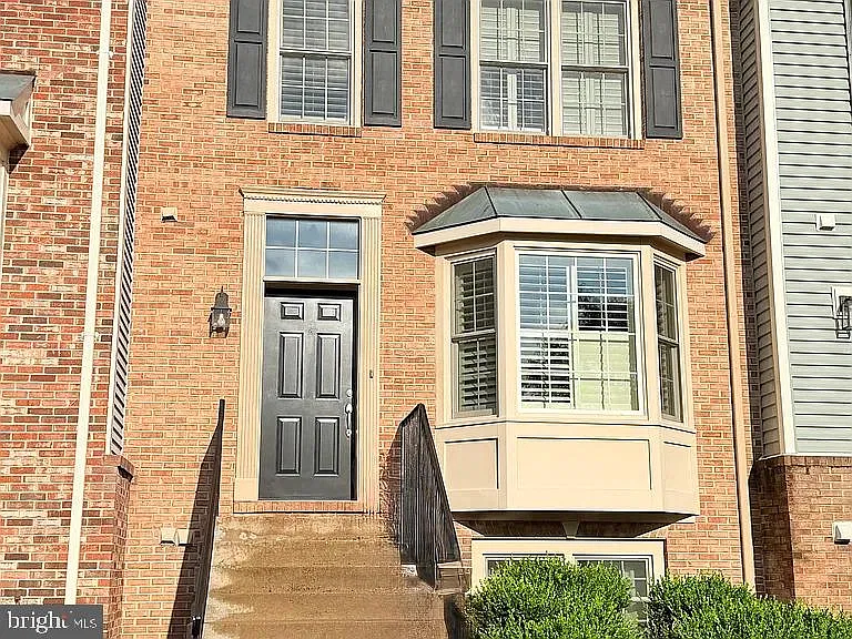 43576 Blacksmith Sq — Photo 1