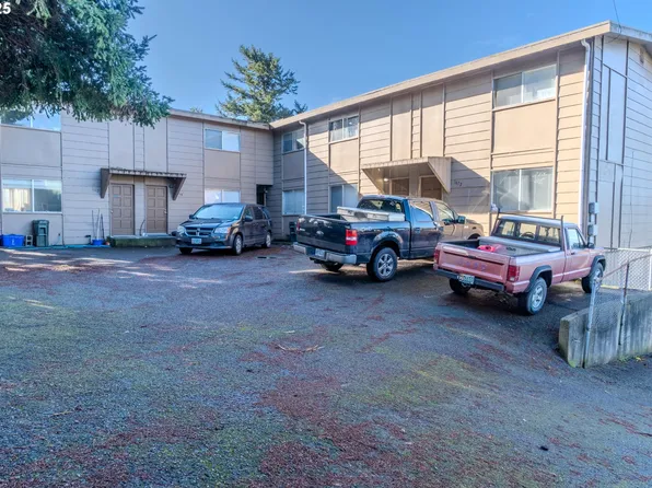 1662 McPherson St, North Bend, OR 97459