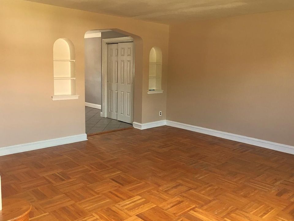 1st image of 2944 Longshore Ave