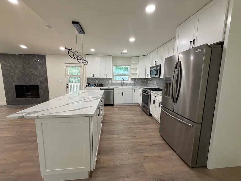 3090 Alberta Dr — Photo 3