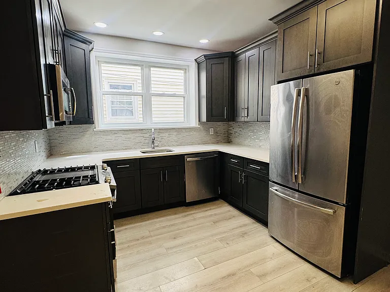 704-706 N 6th St #1L — Photo 2