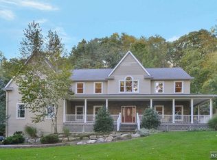 824 Phelps Rd, Franklin Lakes, NJ 07417