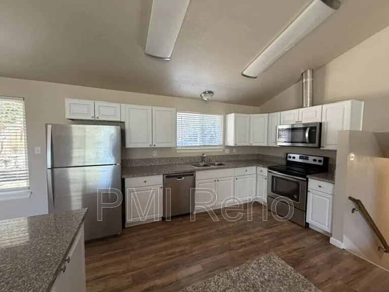 3675 Meeks Way — Photo 6