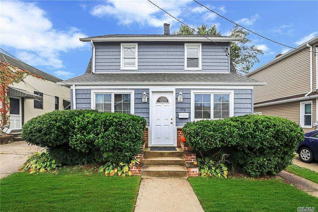 975 Auburn St, Franklin Square, NY 11010 | Zillow