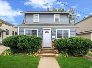 975 Auburn St, Franklin Square, NY 11010