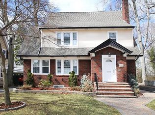 970 Garrison Ave, Teaneck, NJ 07666