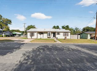 808 N Adams St, Beeville, TX 78102