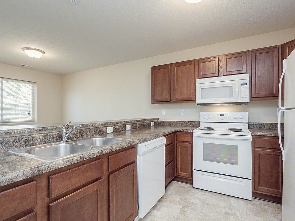 2nd image of 2035 W Kostal