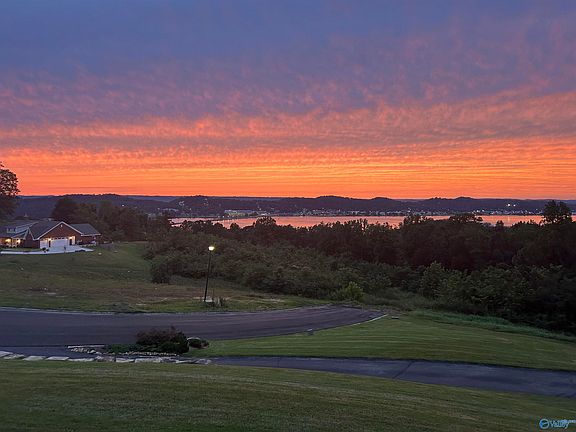 5th image of 3034 Woodvue Rd