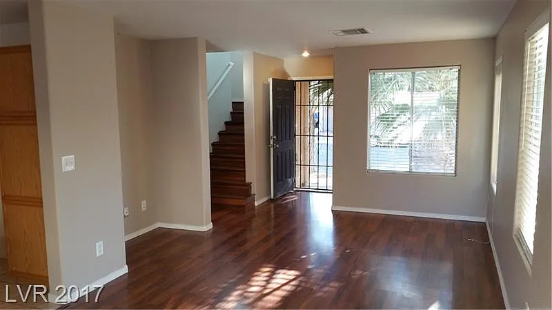 3 bed, 1309 sqft, $2,000 — Photo 3