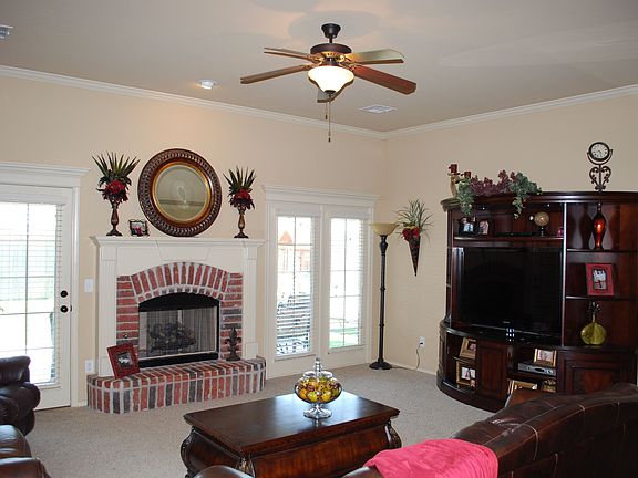 Living room with fireplace 