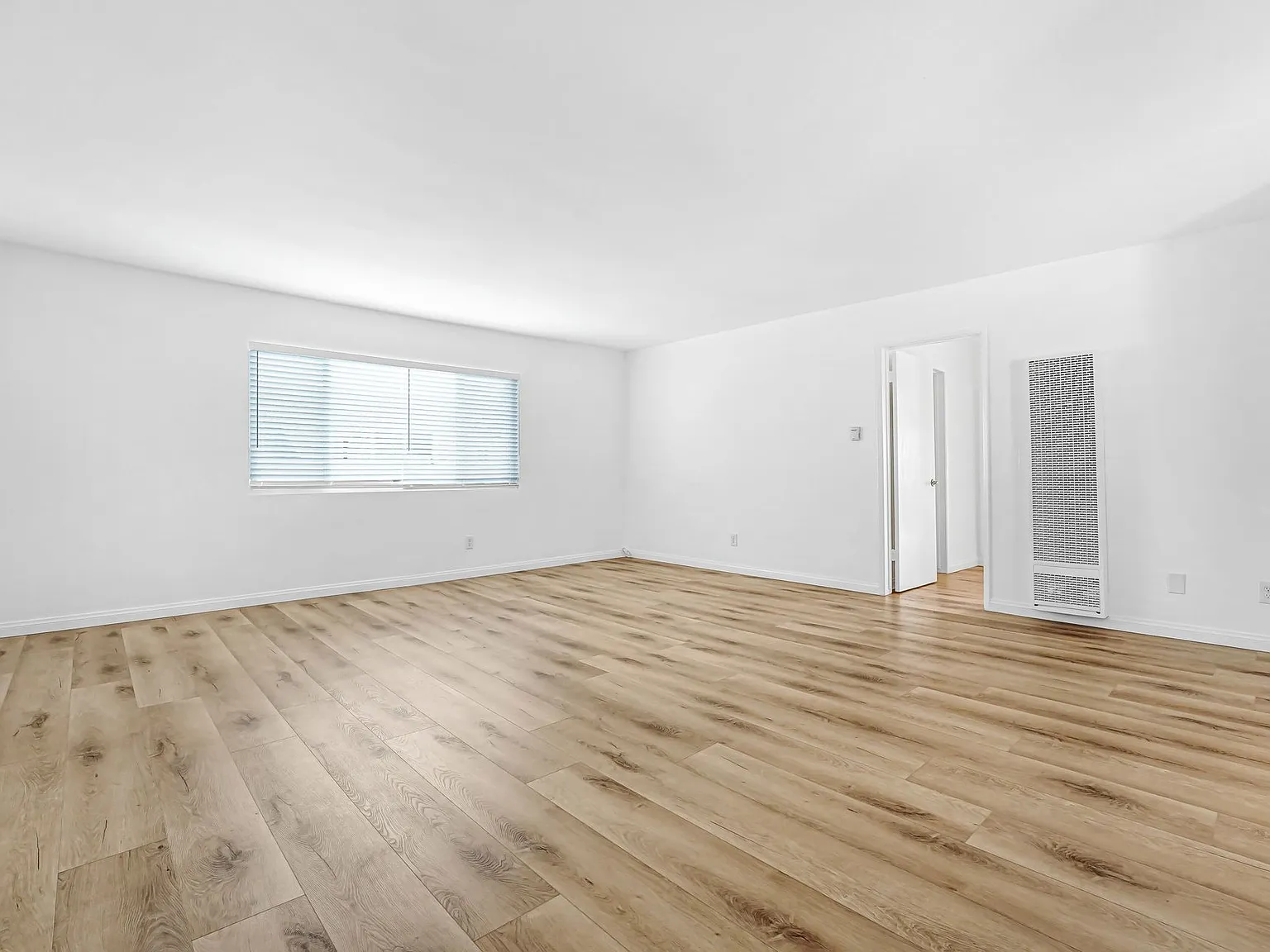 1451 Princeton St - steps to SM Blvd! — Photo 3