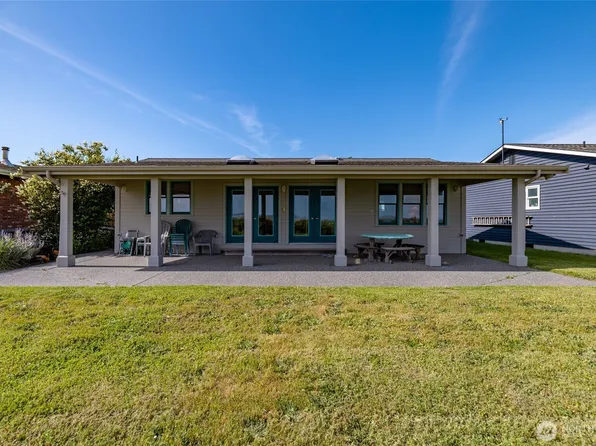 754 Livingston Bay Shore Drive, Camano Island, WA 98282