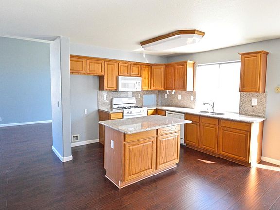 5th image of 211 Marseille Ct