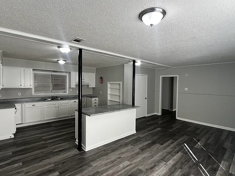 2547 Courtney Dr — Photo 5