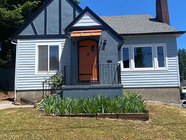 518 NE Everett St — Photo 1