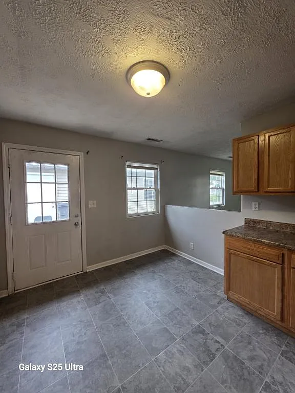 2522 N Armstrong St — Photo 3