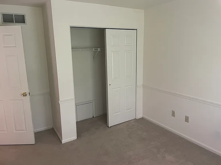 465 Trumbull Ct — Photo 18