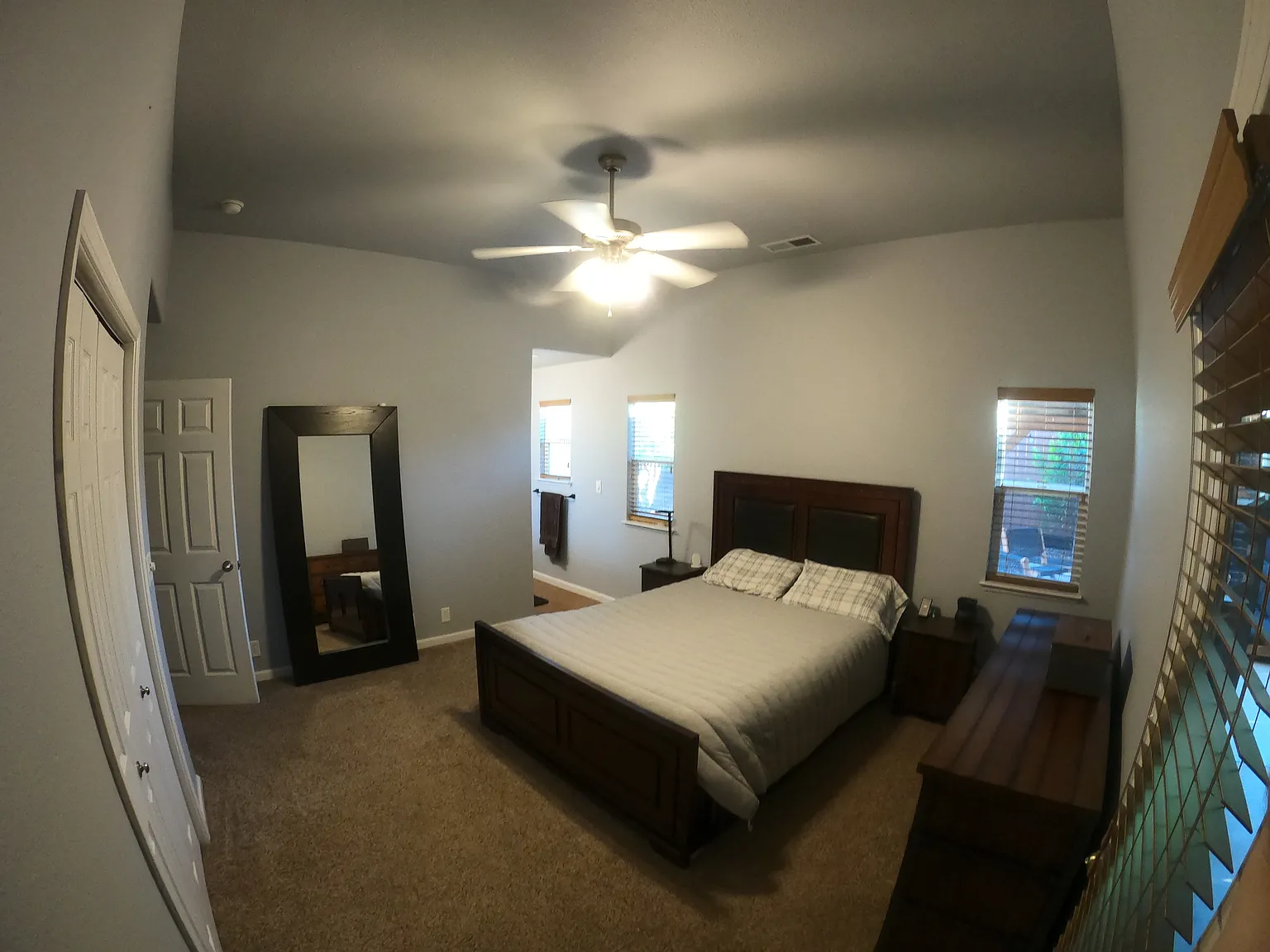 4 bed, 1400 sqft, $2,600 — Photo 4