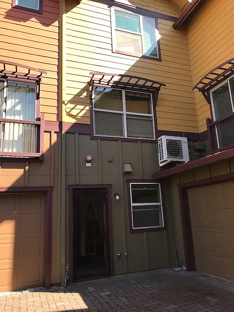 Studio, 400 sqft, $950 — Photo 3