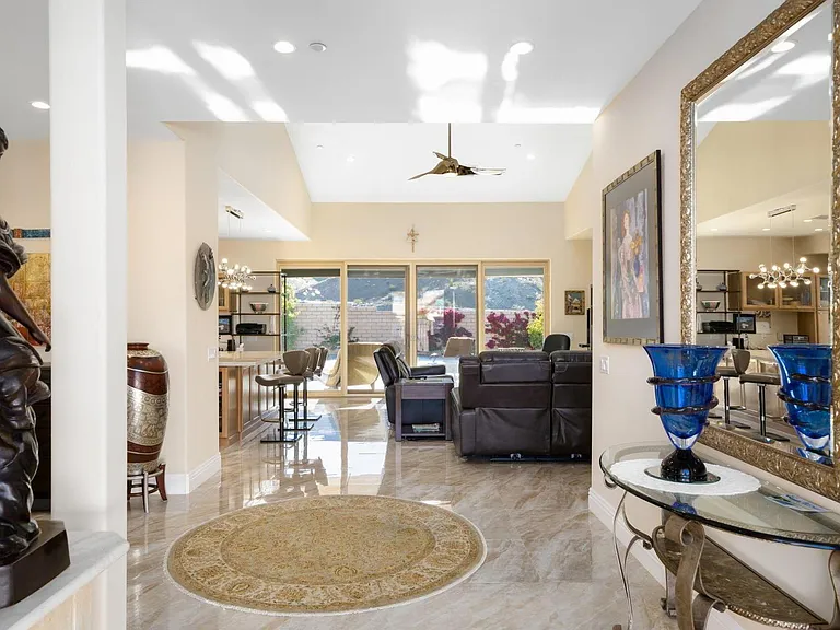 45711 Edgehill Dr — Photo 5