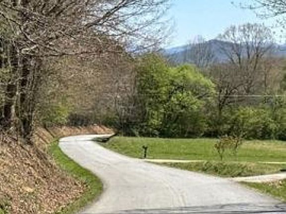 Exterior Neighborhood (street photo)