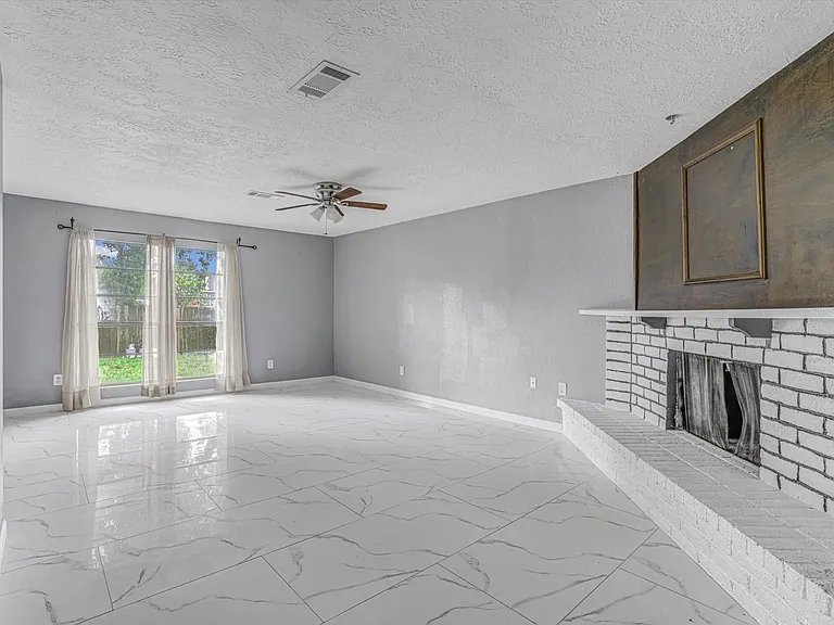 14618 Flair Dr — Photo 8