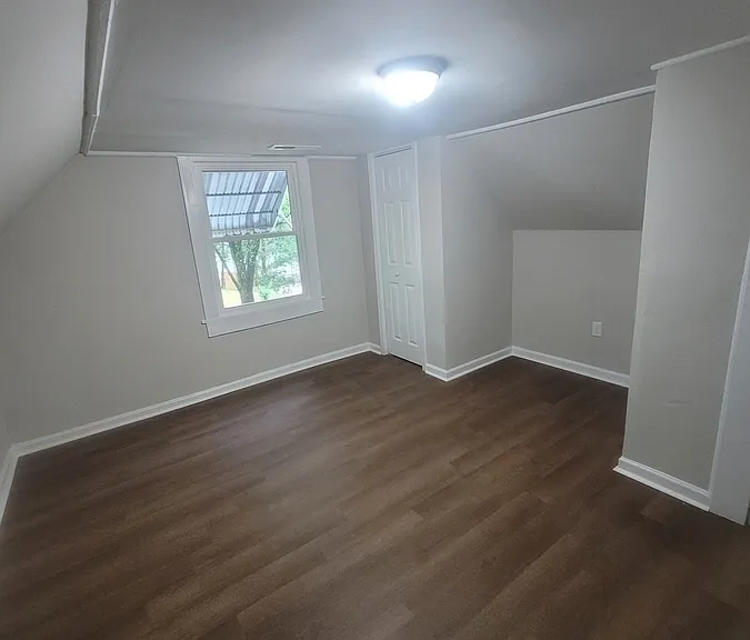 1015 Louise Rd — Photo 6