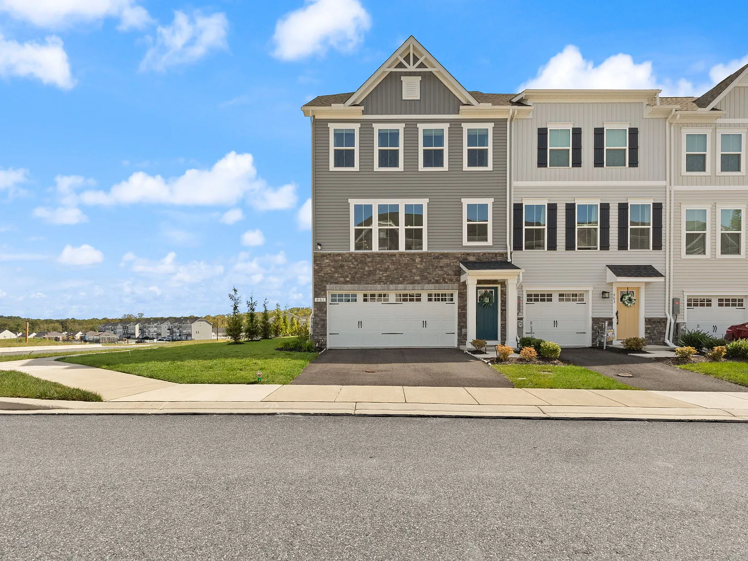 3 bed, 2196 sqft, $3,295 — Photo 1
