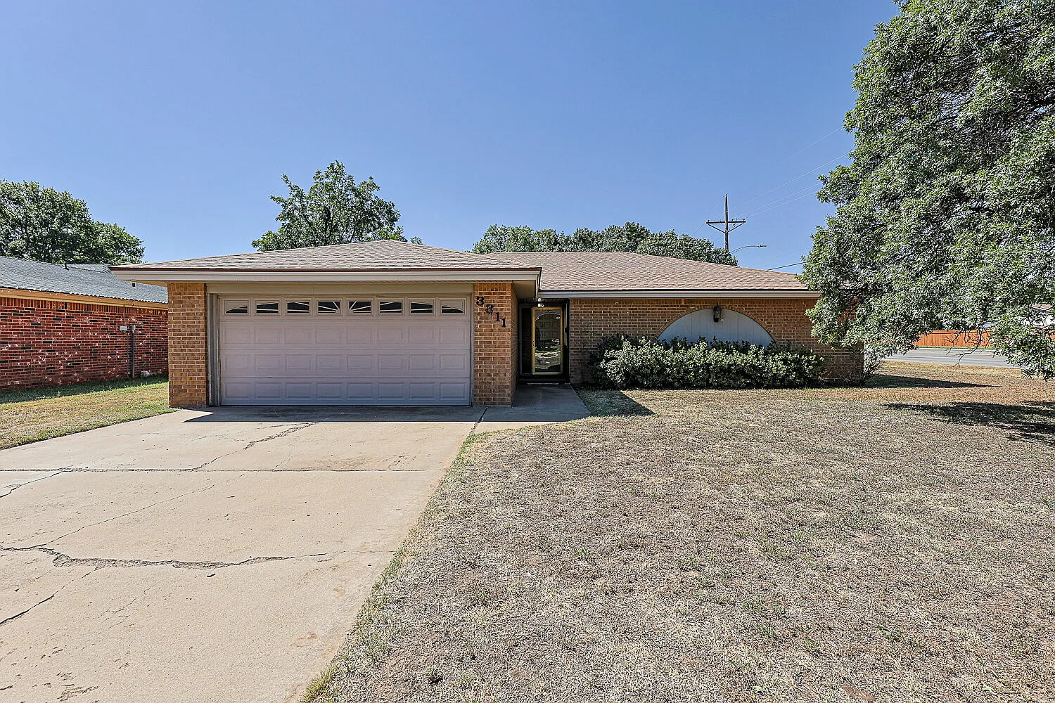 3 bed, 2.0 bath, 2099 sqft, $1,725 — Photo 2