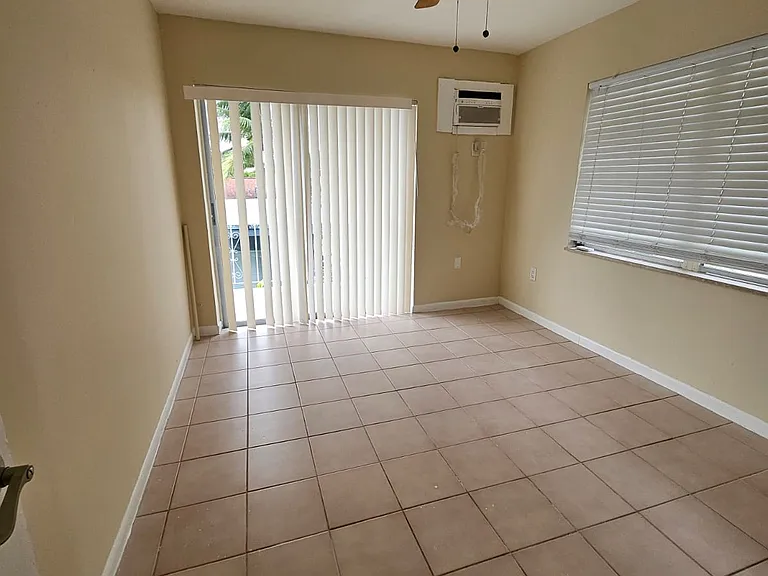1232 SW 30th Ct — Photo 1