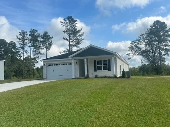 111 Pine Needle Dr, Salemburg, NC 28385