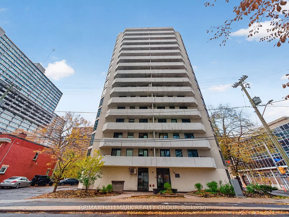 200 Bay St #1203