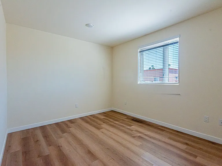 16753-16755 1/2 Sherman Way — Photo 13