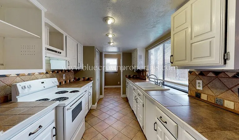 10239 Catalpa Rd — Photo 16