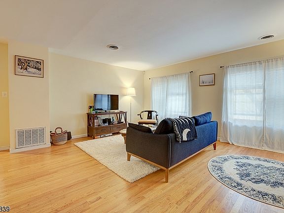 5th image of 361 Claremont Ave #C6101-1