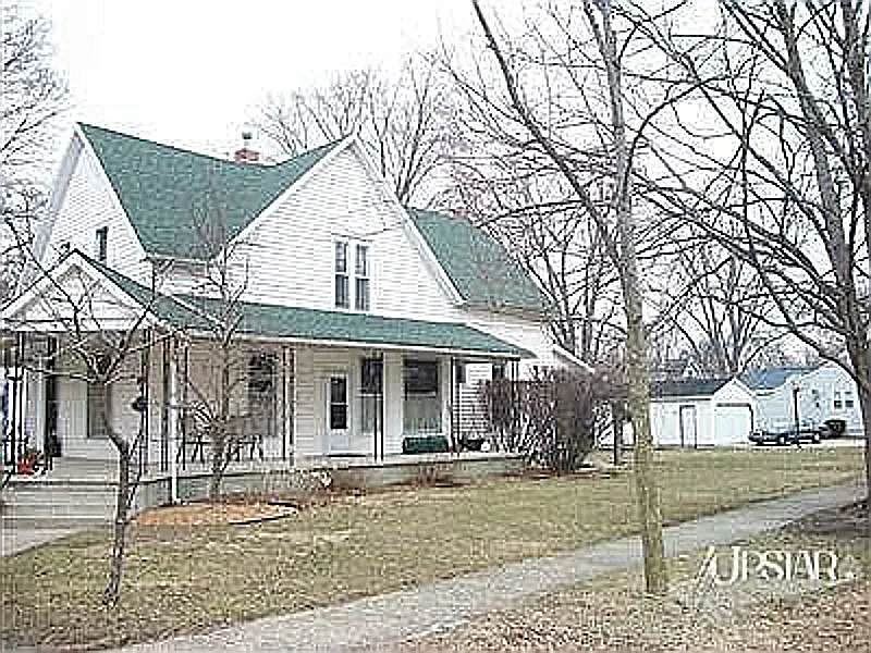 202 N Maple St photo 1