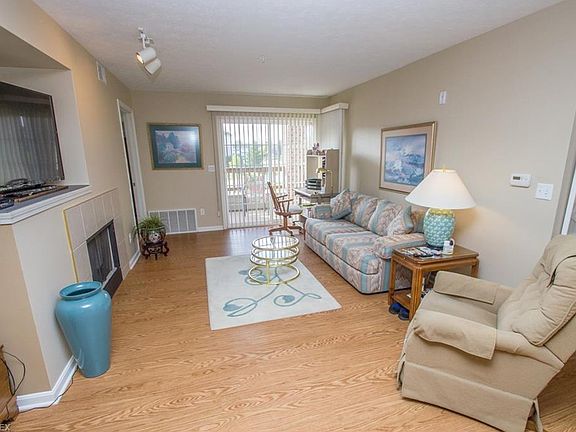4th image of 23003 Chandlers Ln APT 223