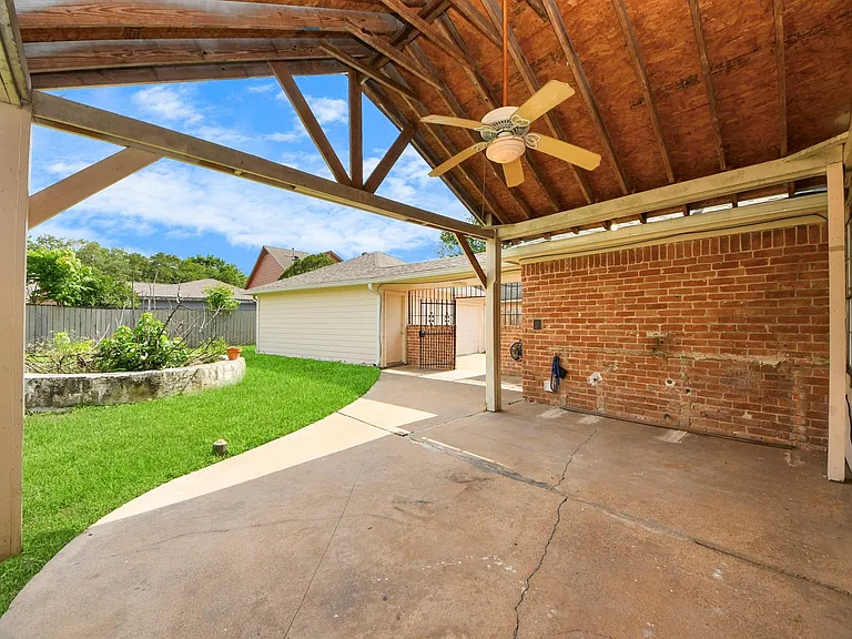 11411 Briar Forest Dr — Photo 7