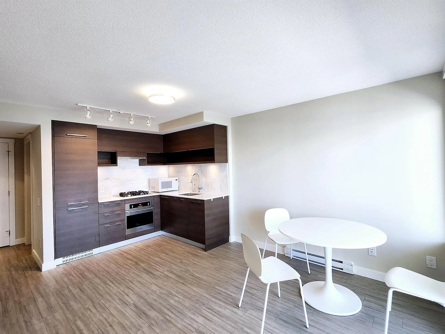 1 bed, 604 sqft, $2,000 — Photo 4