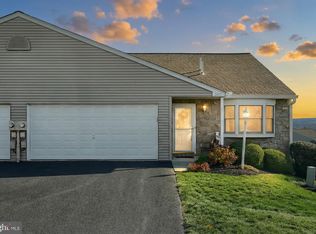 2407 Pin Oak Dr #33, York, PA 17406