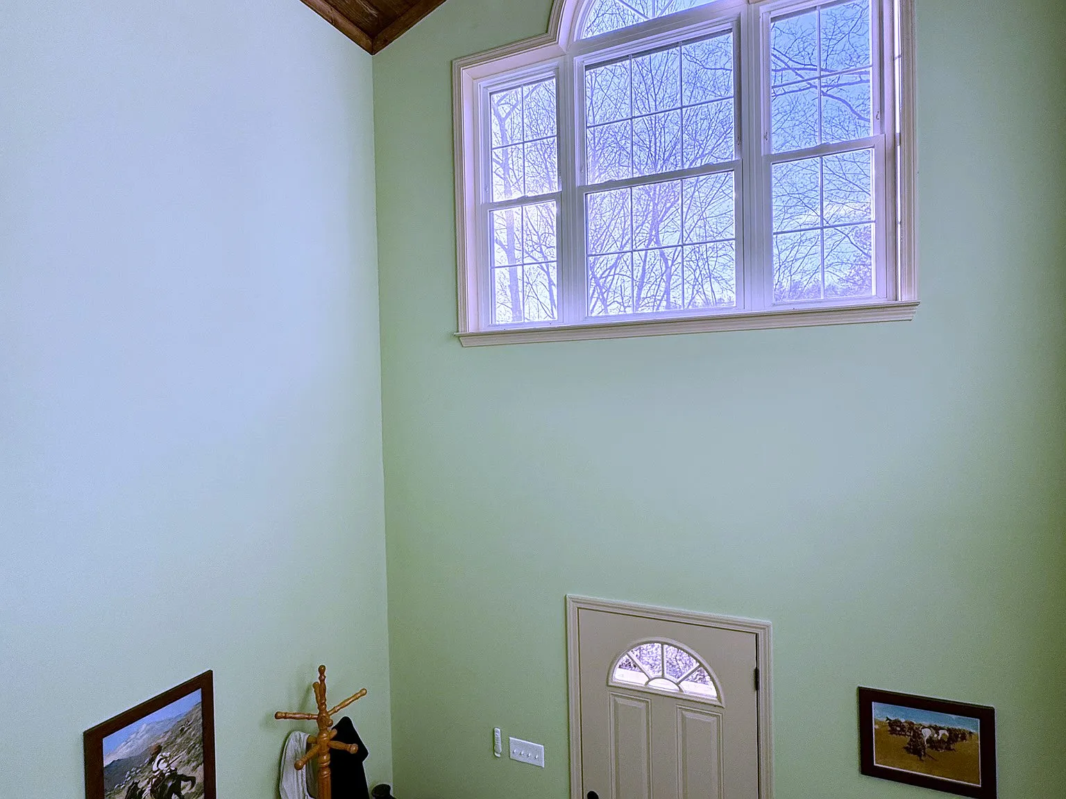 5 bed, 2.5 bath, 2400 sqft, $2,650 — Photo 3