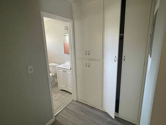 5th image of 1124 Roewill Dr APT 5