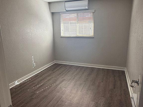 4th image of 2422 N High St #2422